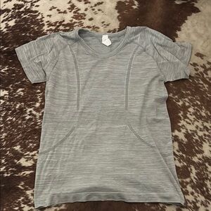 Amazon Women's Short Sleeve Tee - Gray